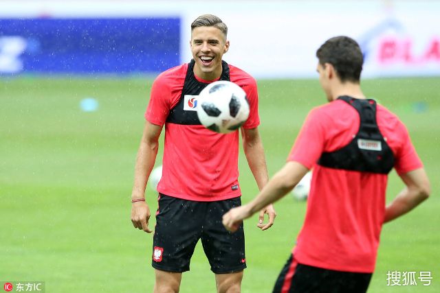 体育欧冠：拜仁2比0火车头小组第一出线